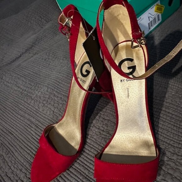 Red Guess Heals, size 9 - Picture 2 of 4